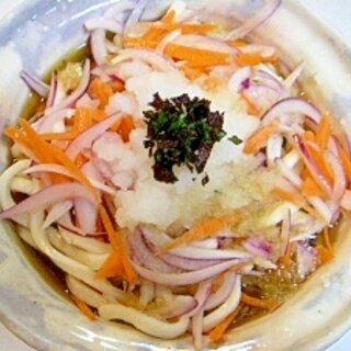 塩麹入　レッドタマネギと人参のおろしサラダうどん♪